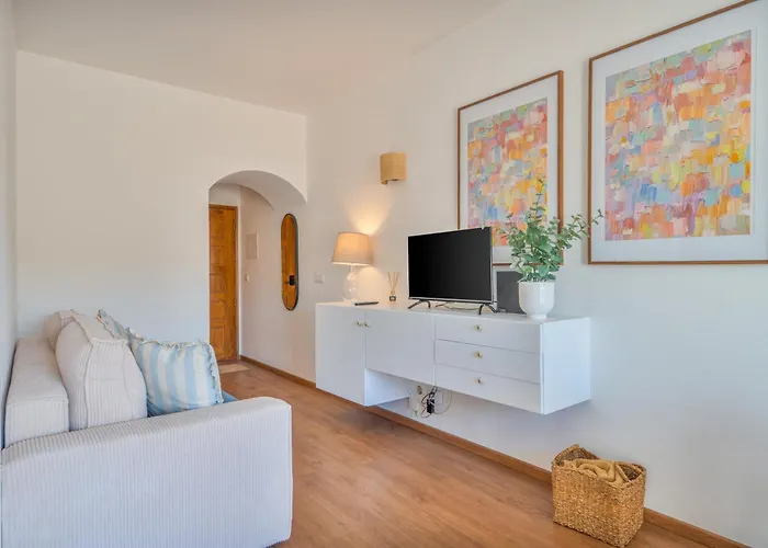 Beachfront With Ocean Views By Tenório